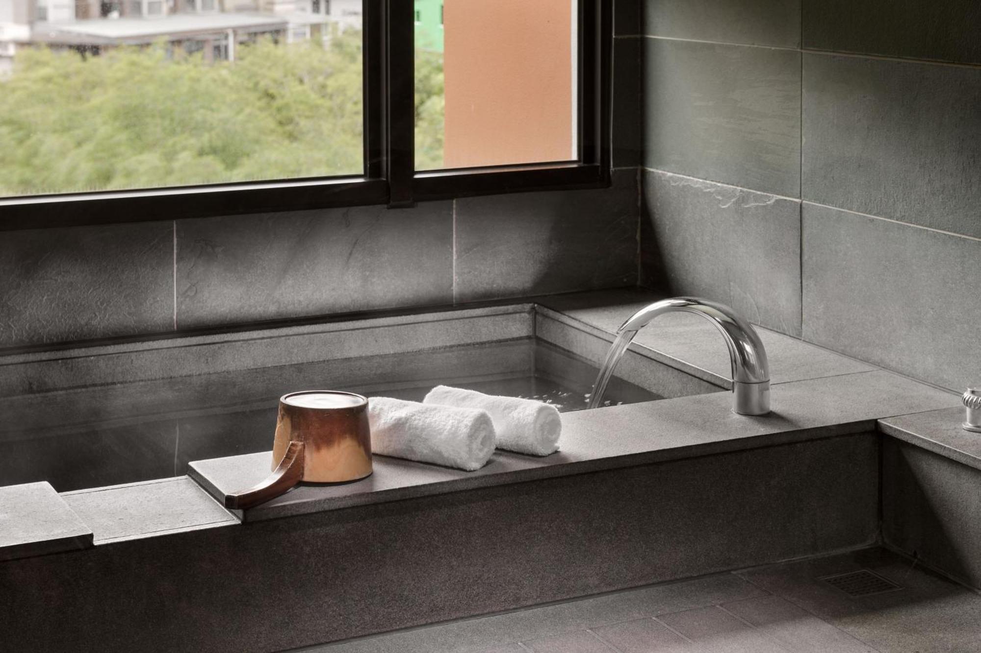 Four Points By Sheraton Yilan Jiaoxi Exteriör bild
