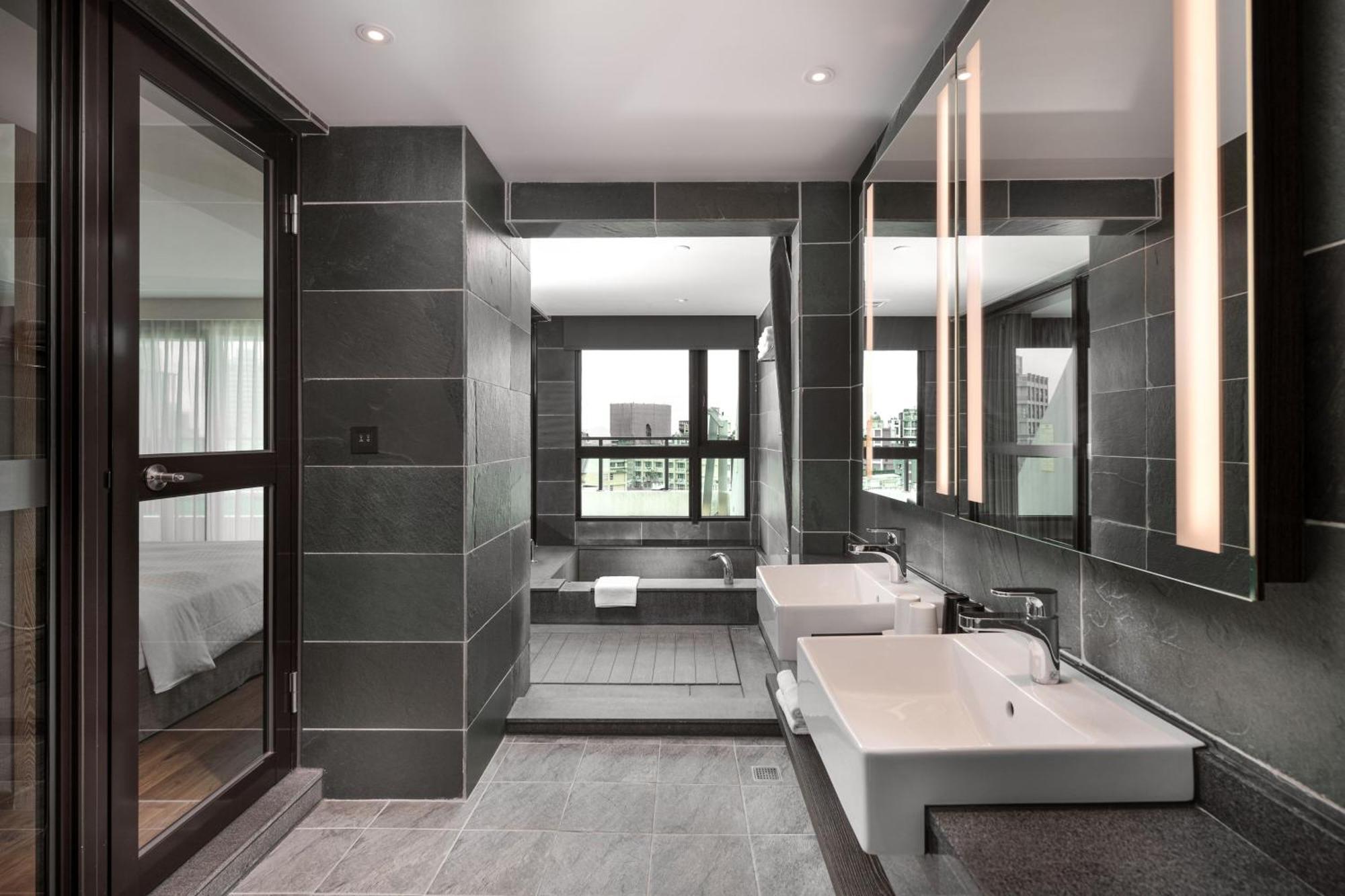 Four Points By Sheraton Yilan Jiaoxi Exteriör bild