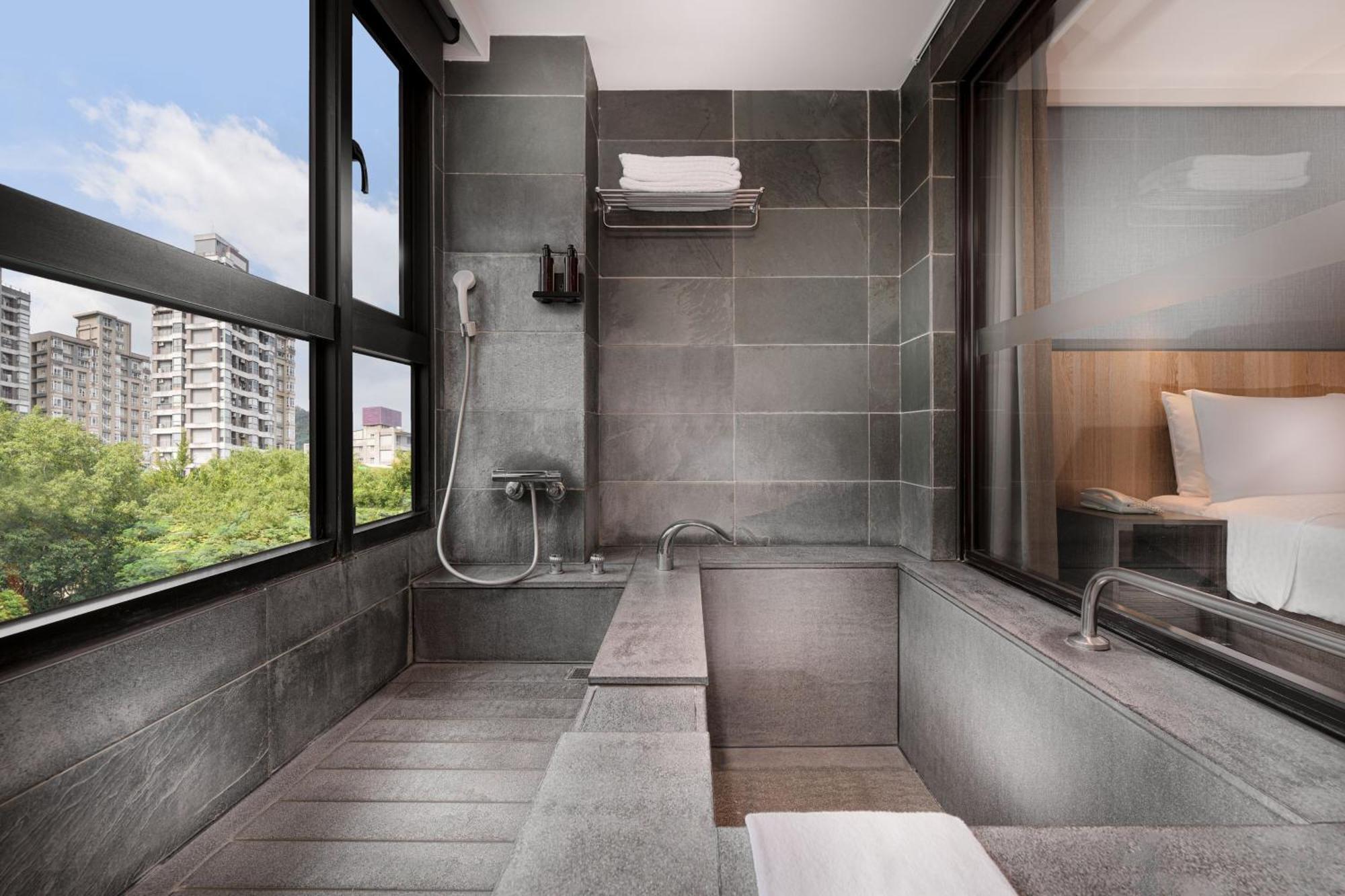 Four Points By Sheraton Yilan Jiaoxi Exteriör bild