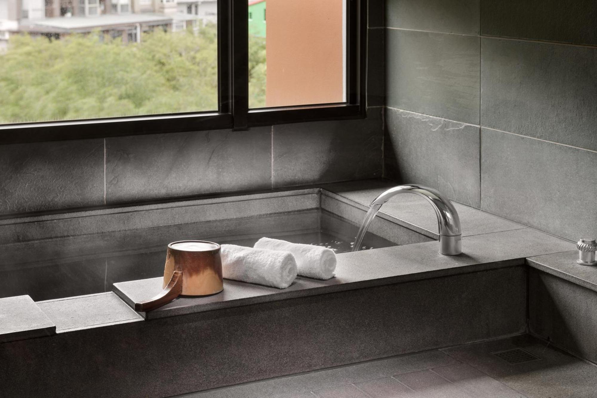 Four Points By Sheraton Yilan Jiaoxi Exteriör bild